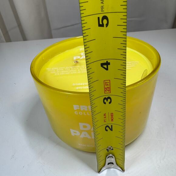 Yankee Candle Friday Collective Three-Wick Candle - Day Party - Picture 5 of 5